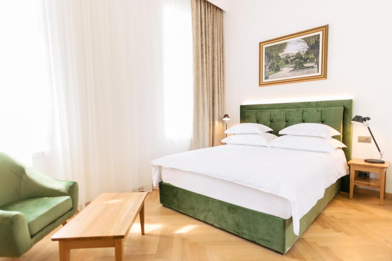 Hotel Miramare Crikvenica Ngoại thất bức ảnh A bedroom