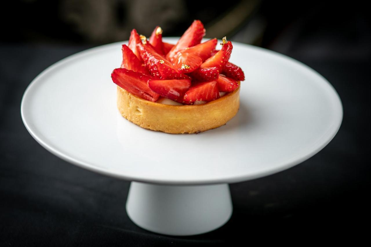 Hotel Miramare Crikvenica Ngoại thất bức ảnh A strawberry tart