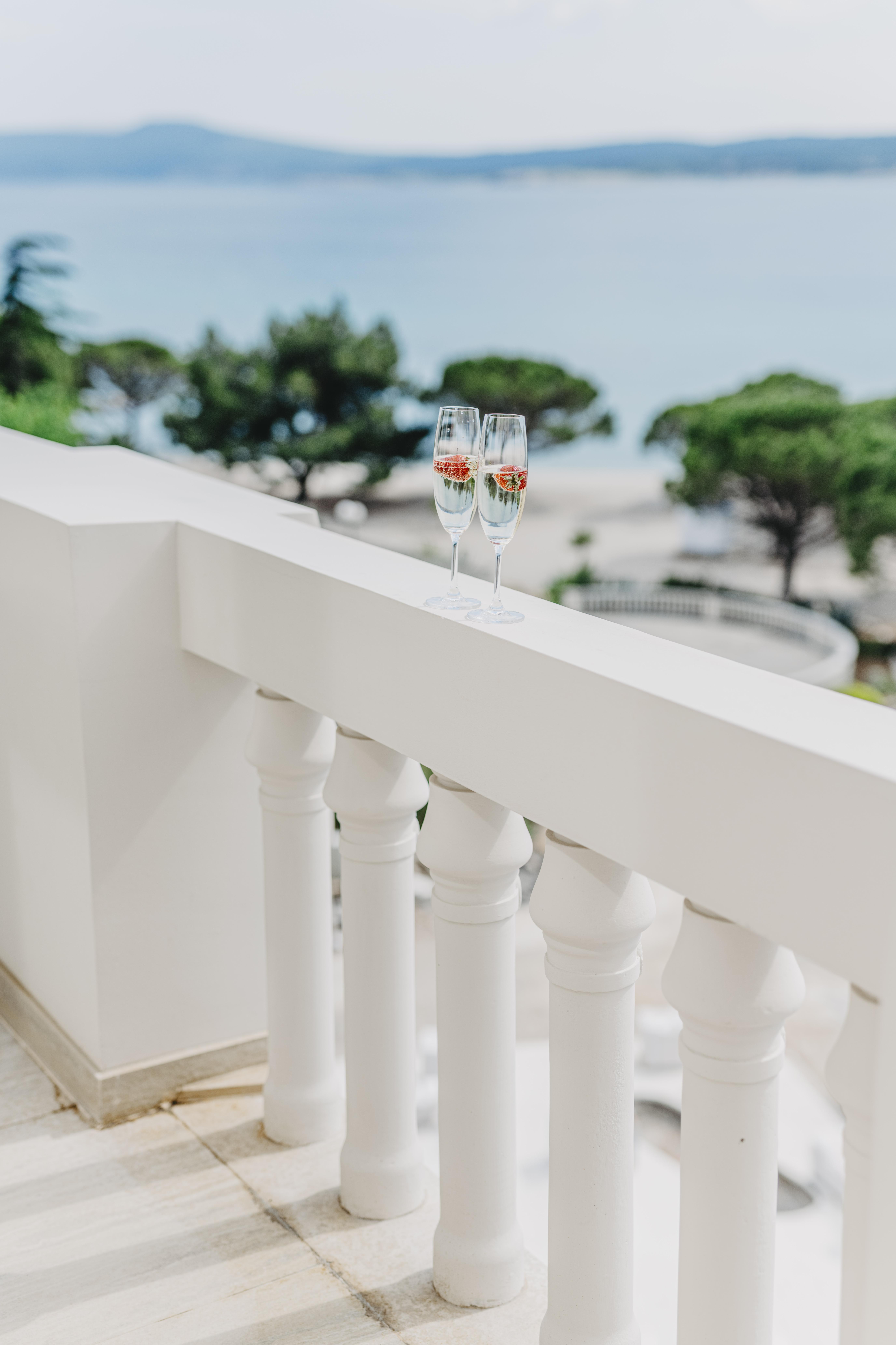 Hotel Miramare Crikvenica Ngoại thất bức ảnh A glass of champagne
