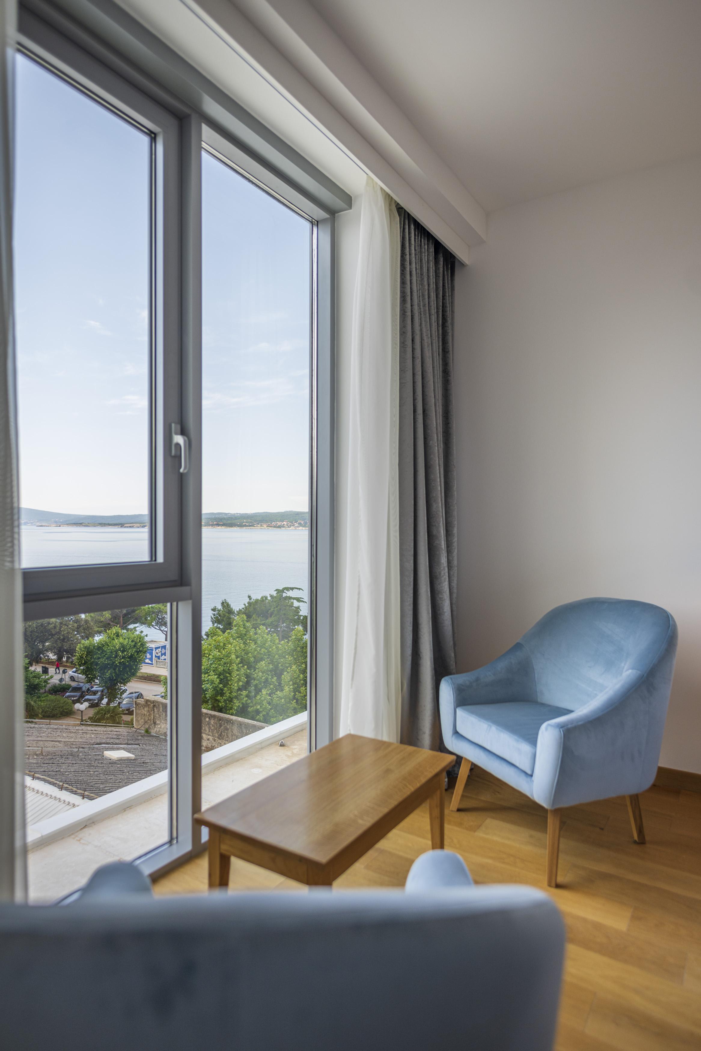 Hotel Miramare Crikvenica Ngoại thất bức ảnh A room at the hotel