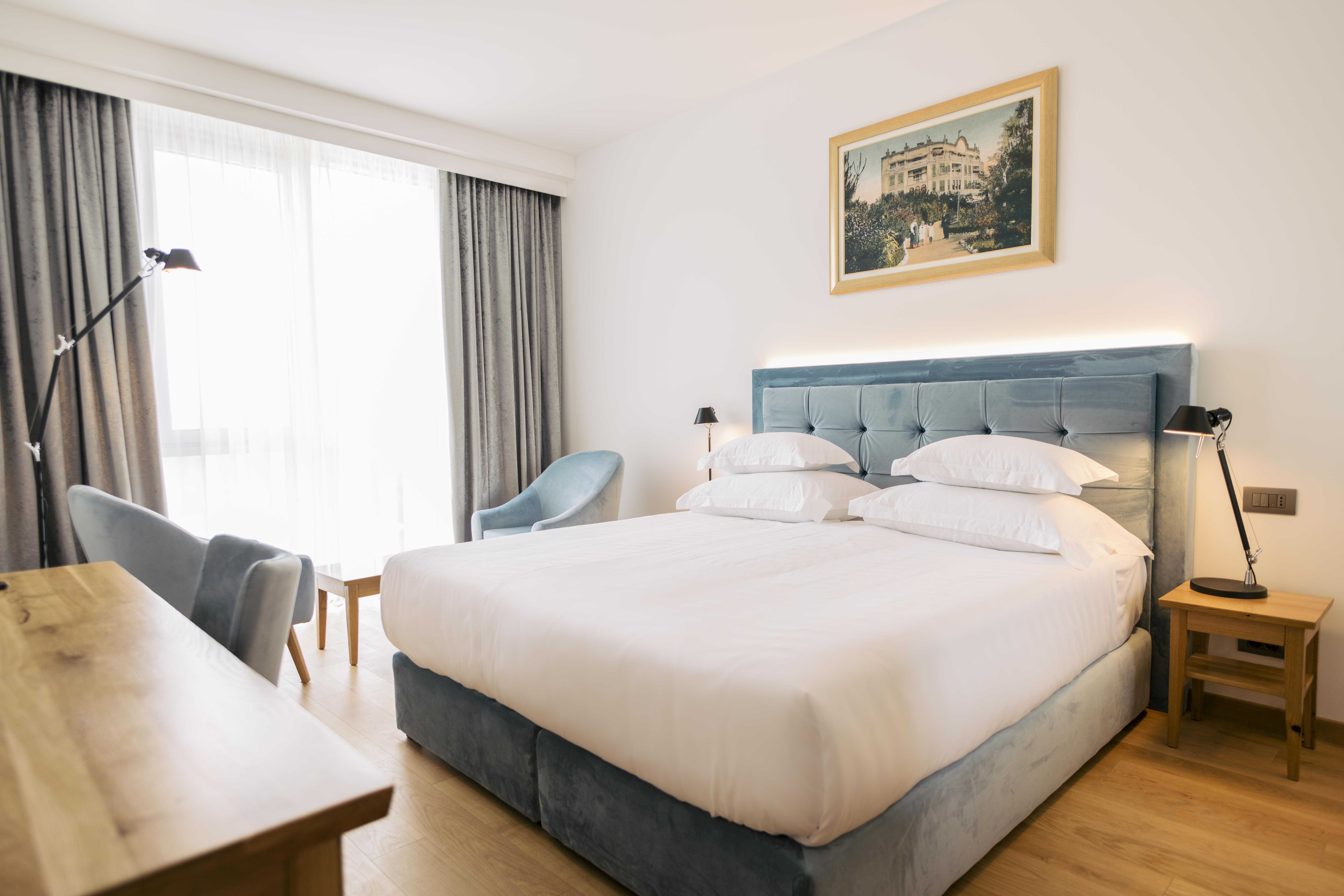 Hotel Miramare Crikvenica Ngoại thất bức ảnh A room at the hotel
