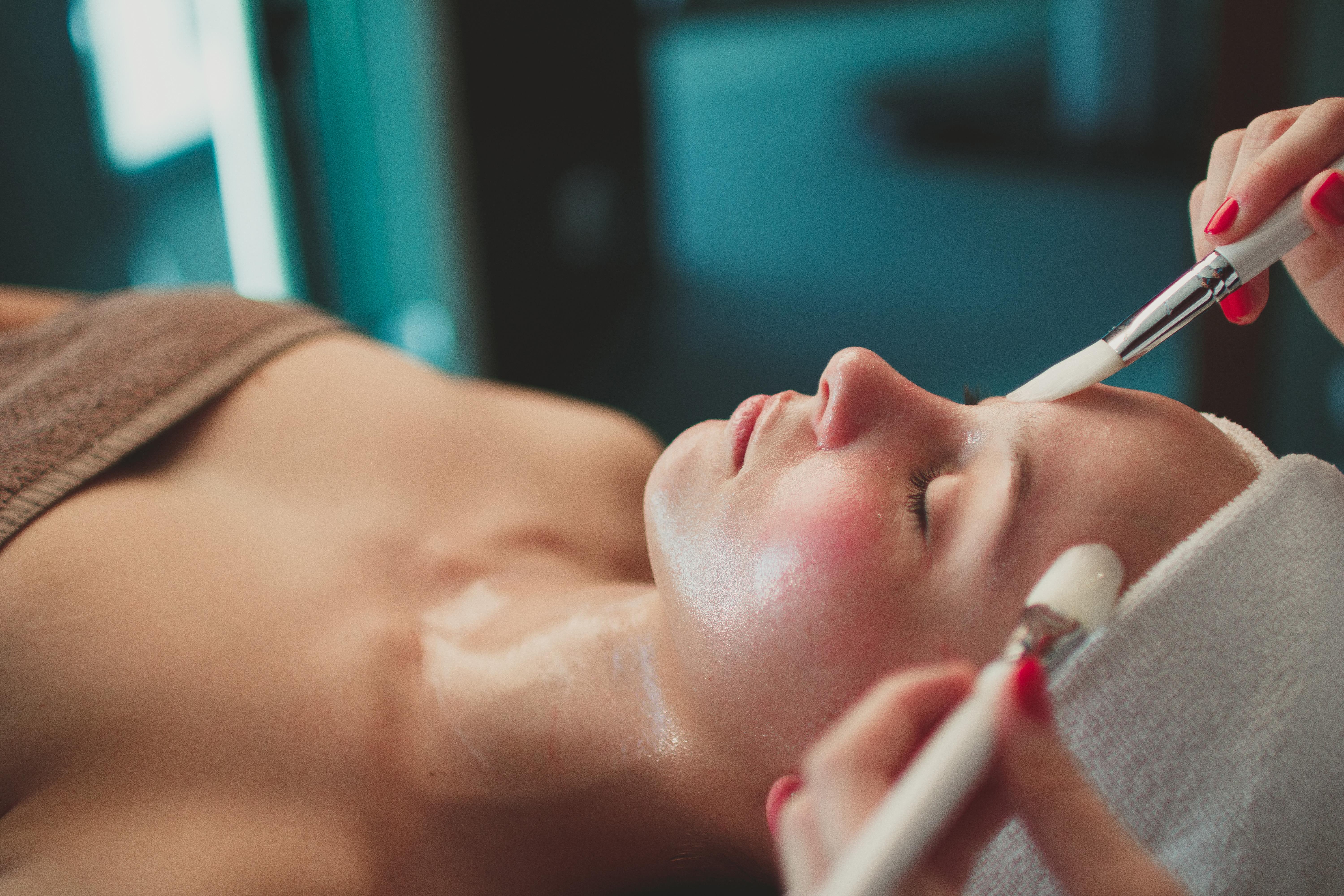 Hotel Miramare Crikvenica Ngoại thất bức ảnh A woman receiving a facial