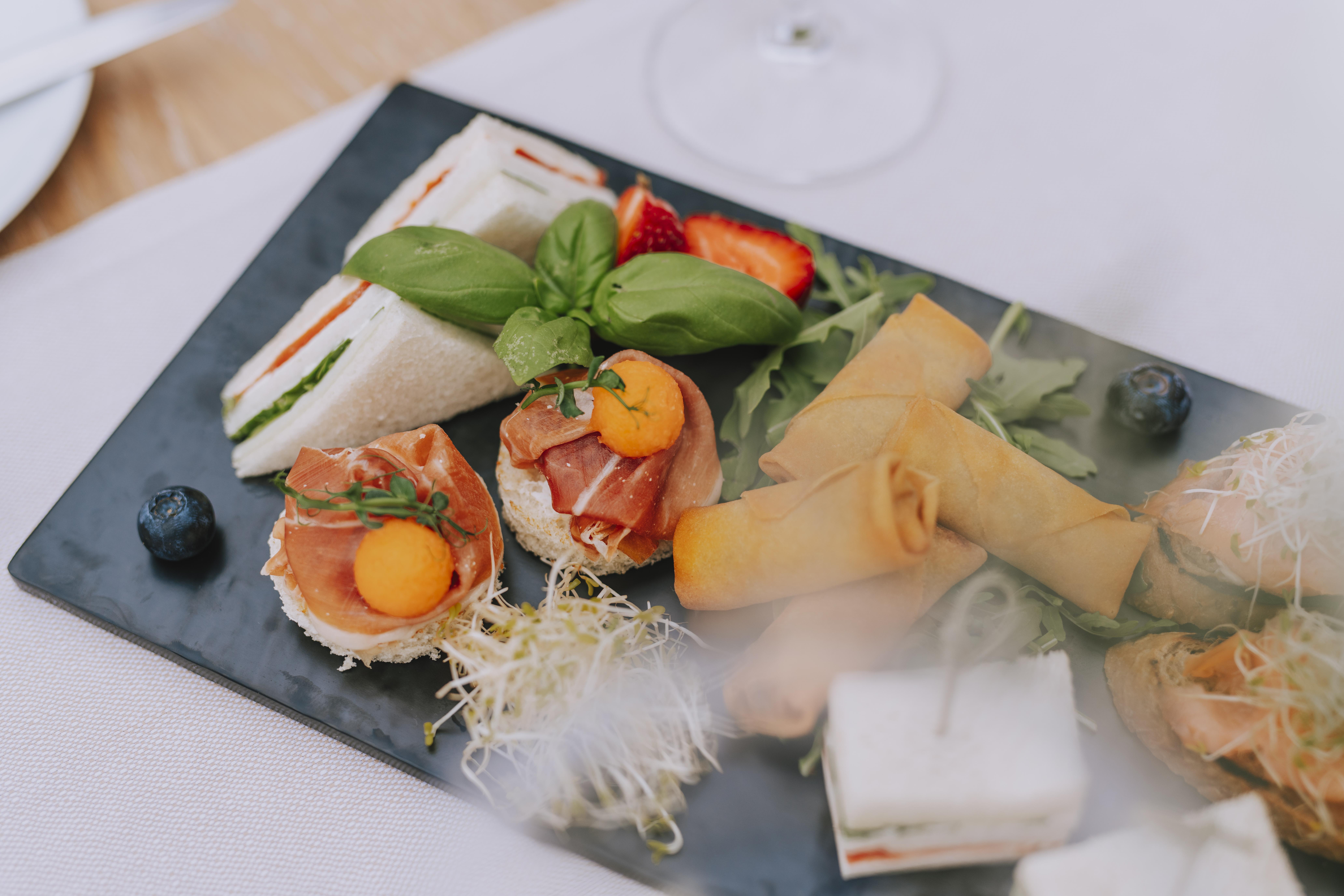 Hotel Miramare Crikvenica Ngoại thất bức ảnh Finger food