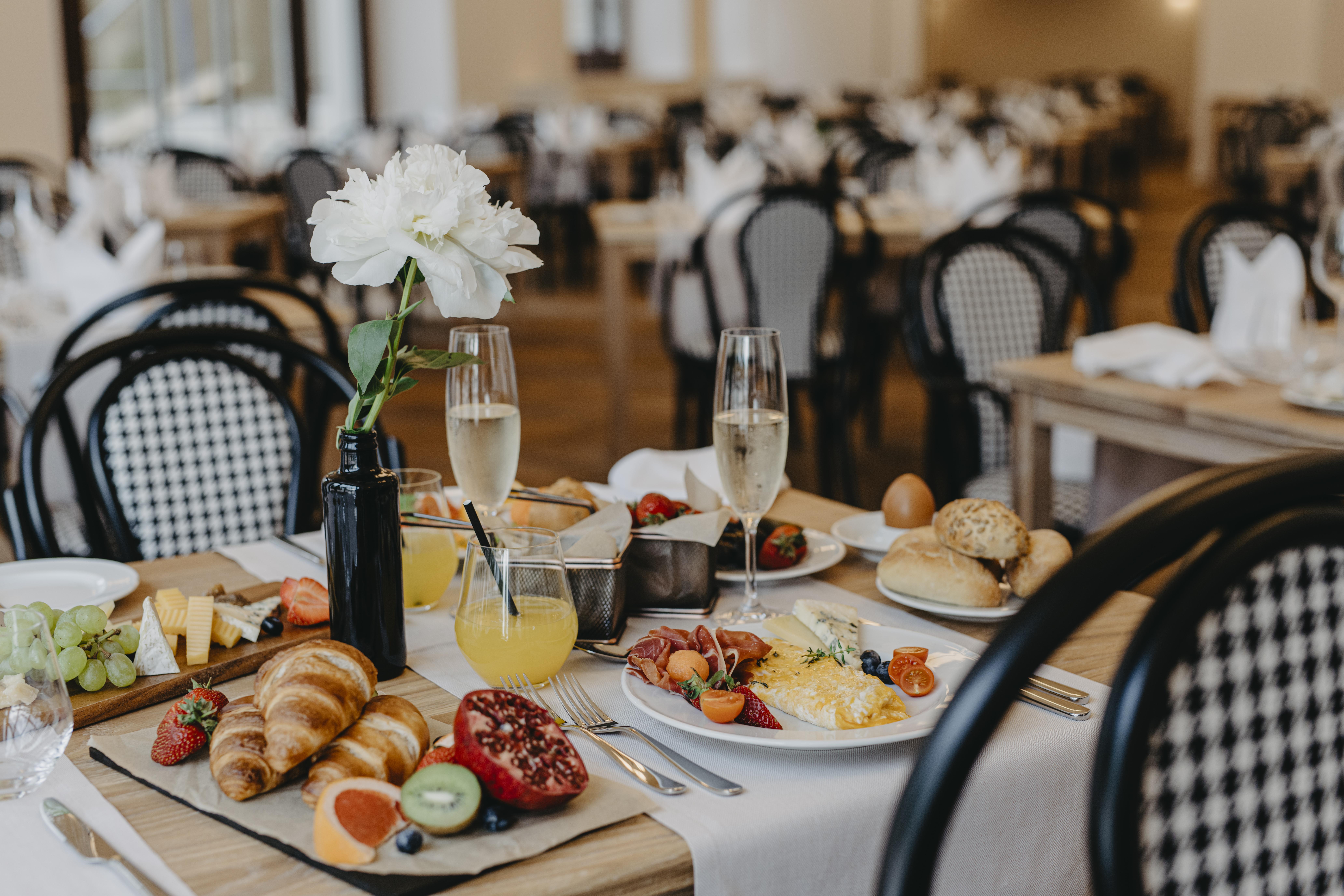 Hotel Miramare Crikvenica Ngoại thất bức ảnh Breakfast at the Hotel