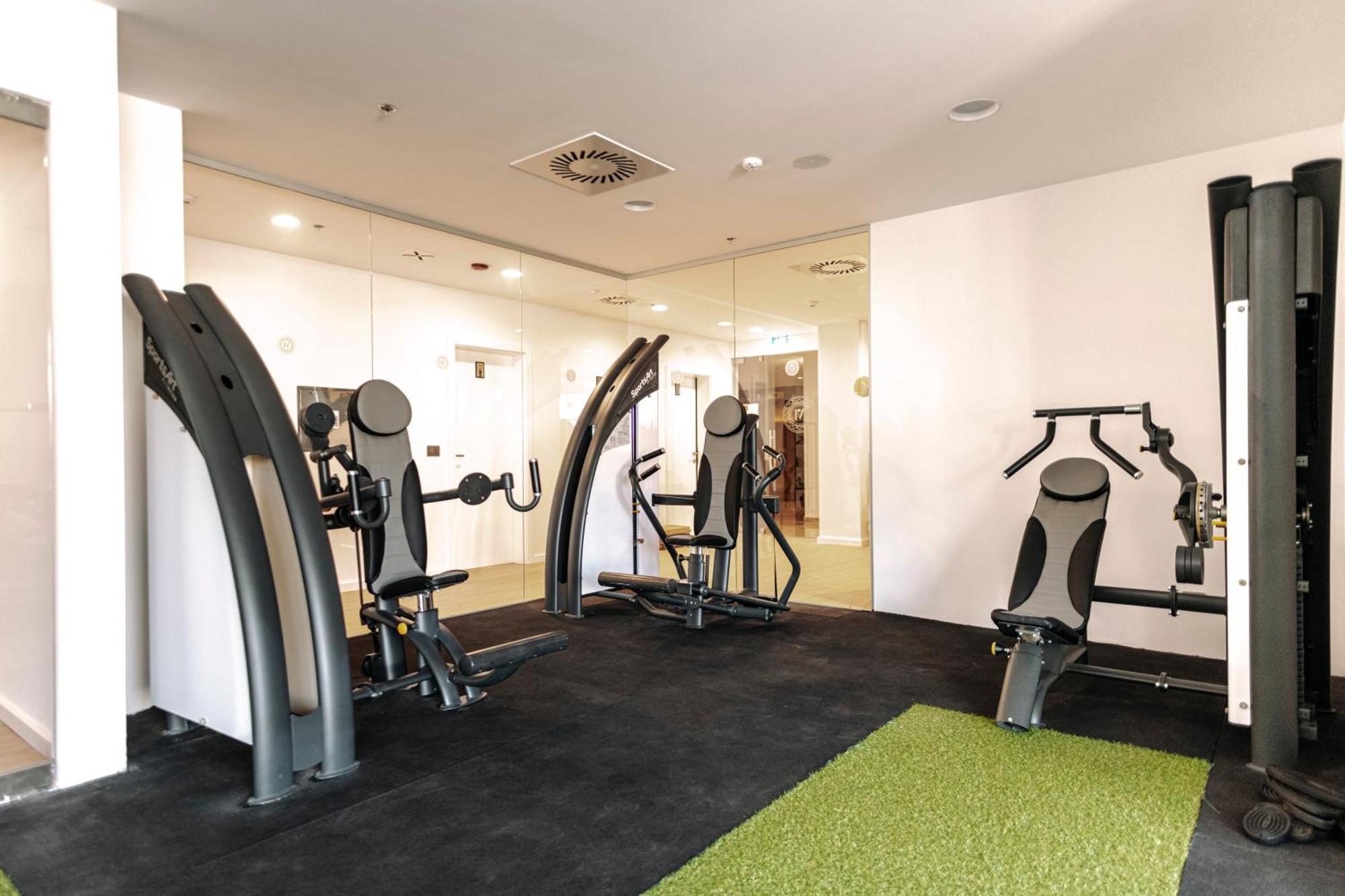 Hotel Miramare Crikvenica Ngoại thất bức ảnh The gym at the hotel